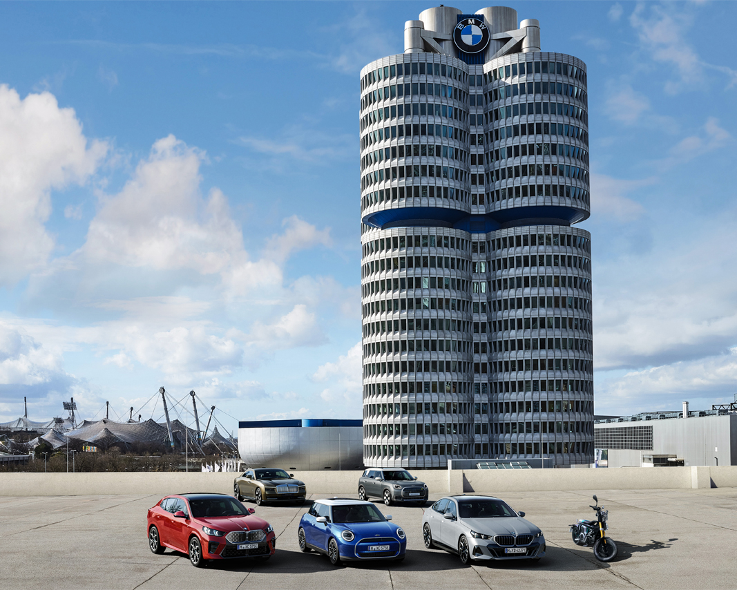 Various electric BMW vehicles are positiones infront of the BMW headquarters