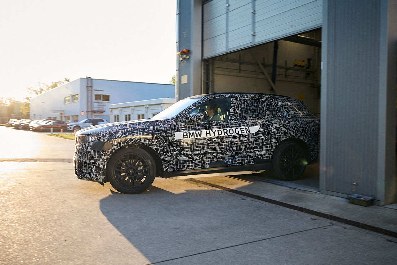 A prototype of the new BMW iX5 Hydrogen emerges from a garage.