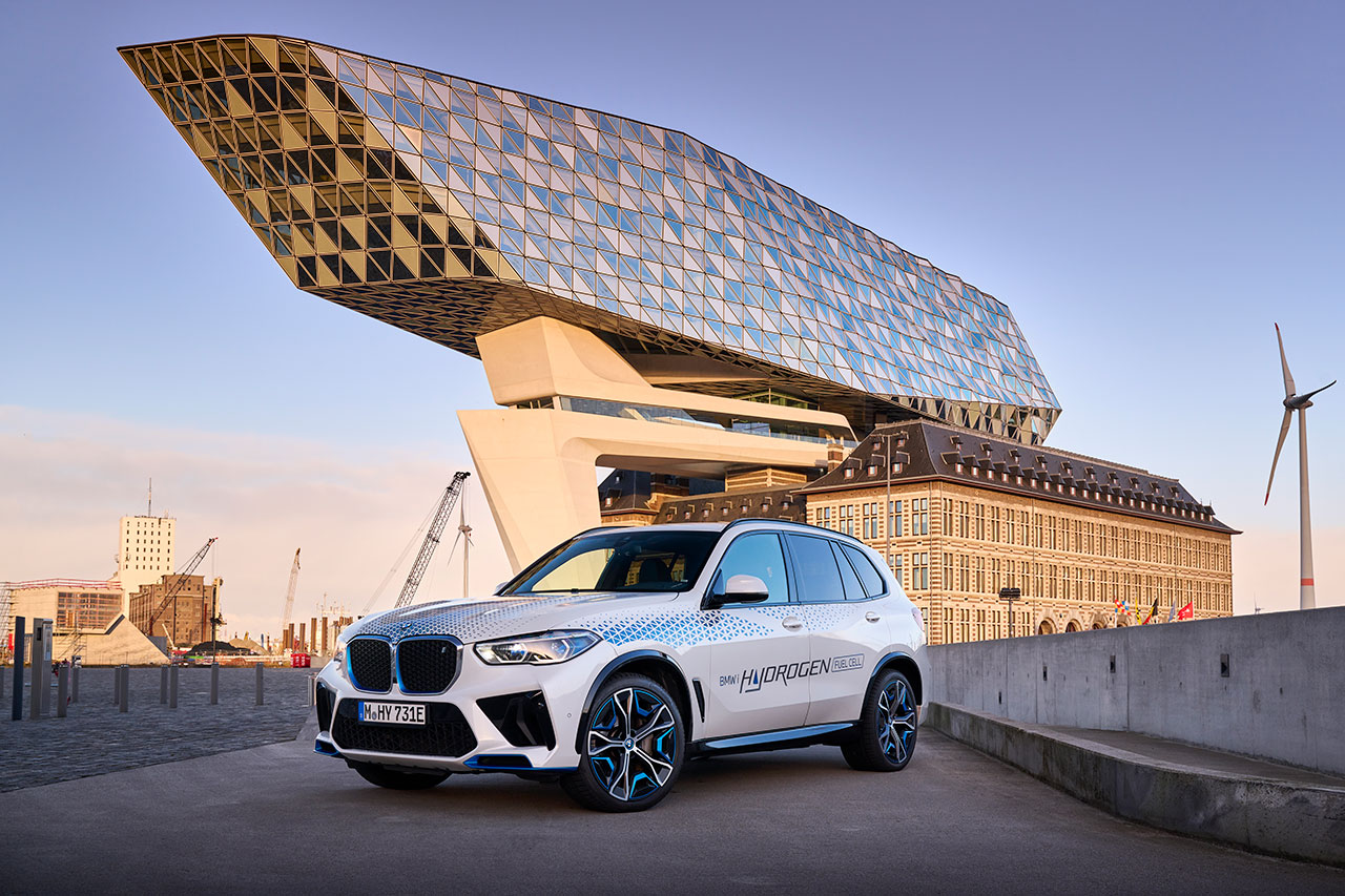Launch of the BMW iX5 Hydrogen pilot fleet.
