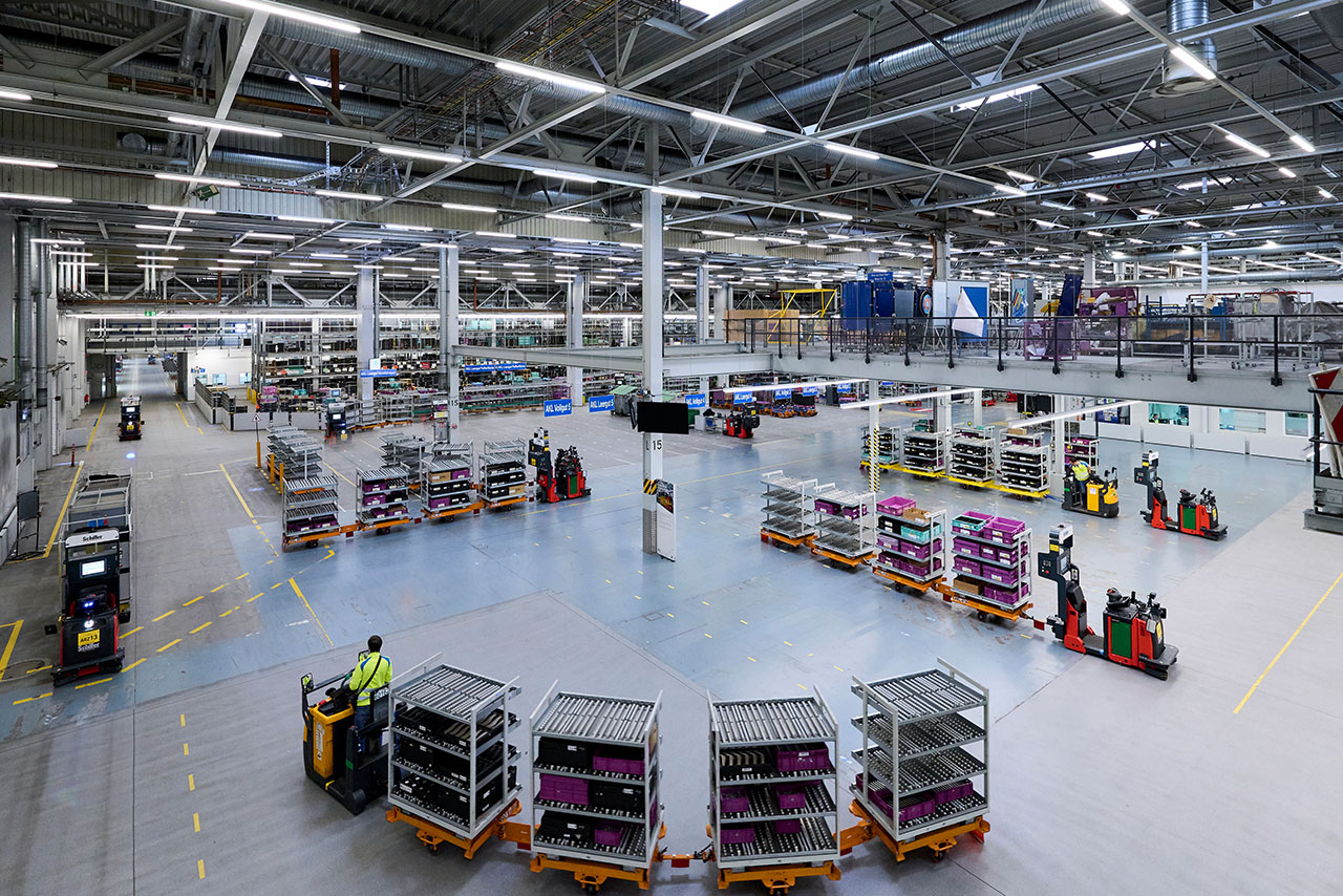 Auszeichnung „Fabrik Des Jahres“ für BMW Group Werk Regensburg.