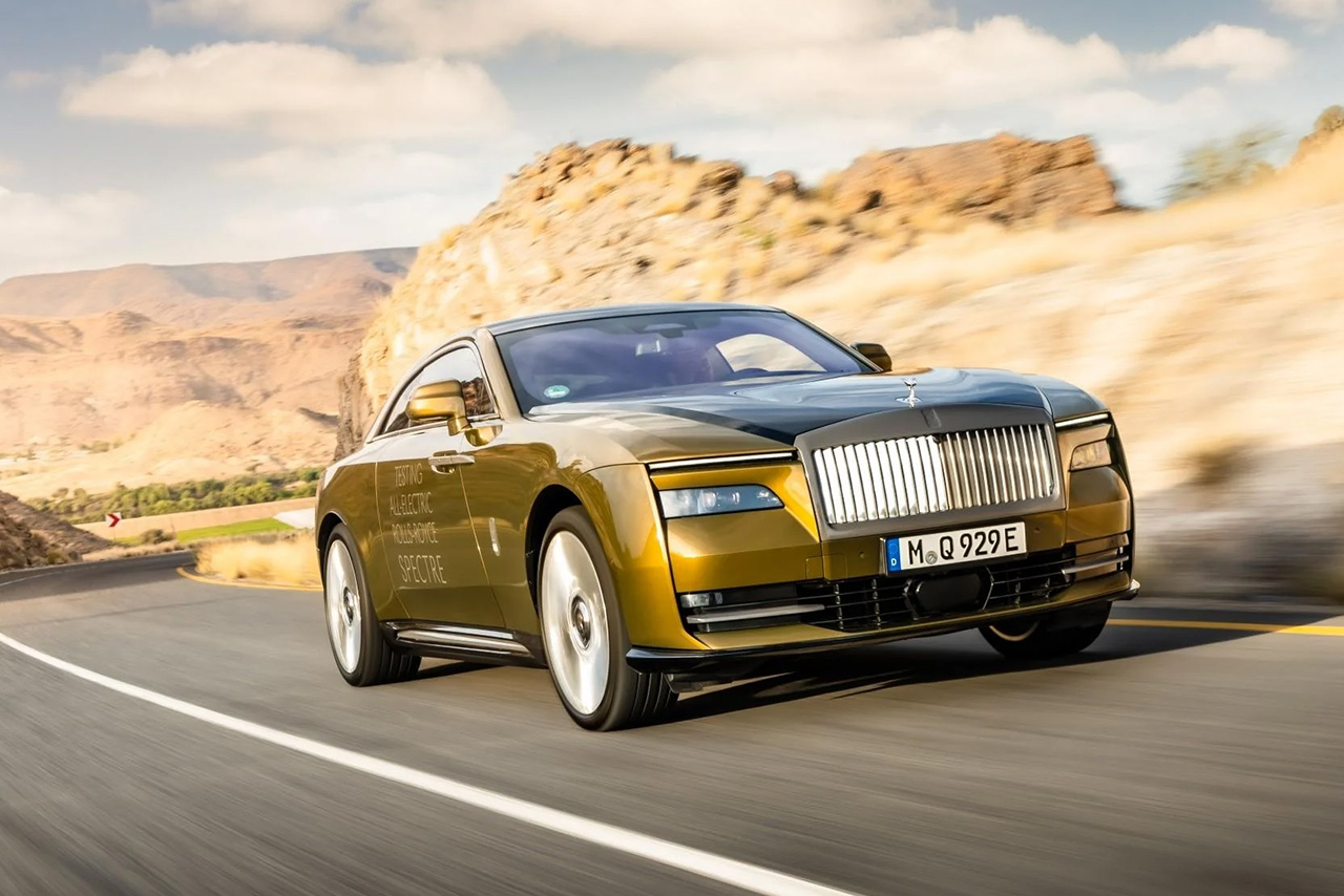  Rolls-Royce Spectre in gelb schwarz.