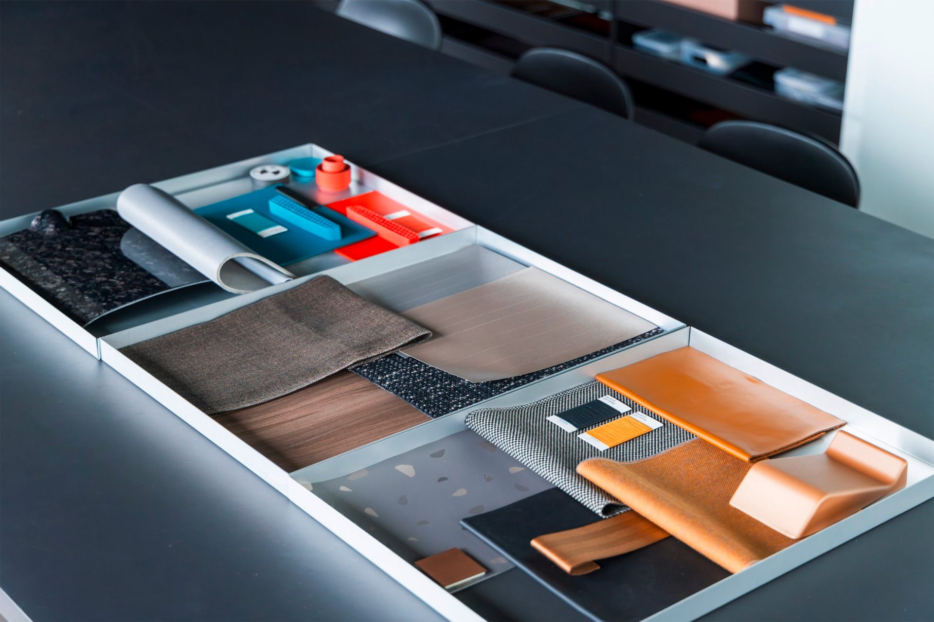 Verschiedene Materialmuster für Konzeptfahrzeuge