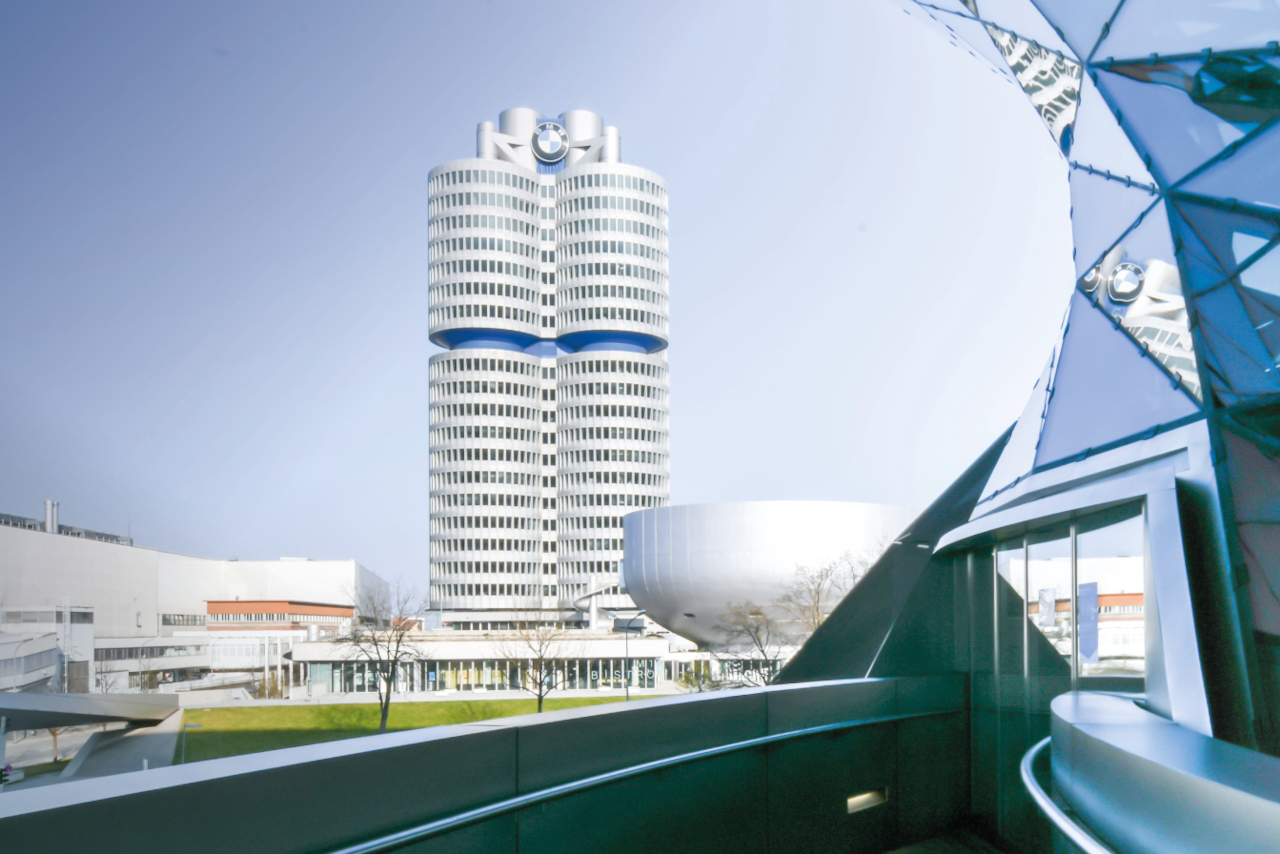 Blick auf BMW Gebäude