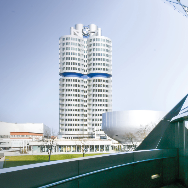 Blick auf BMW Gebäude