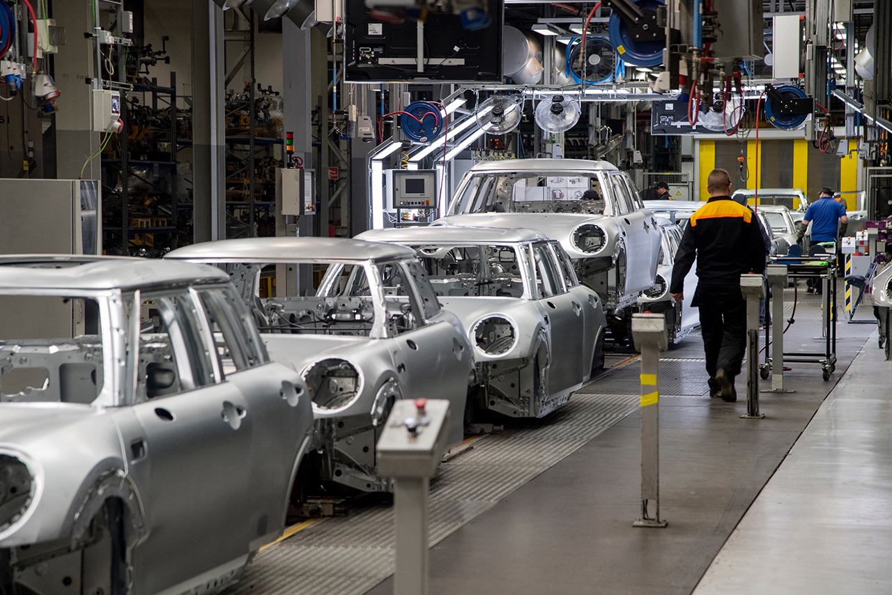Mini auf Fertigungsstrasse