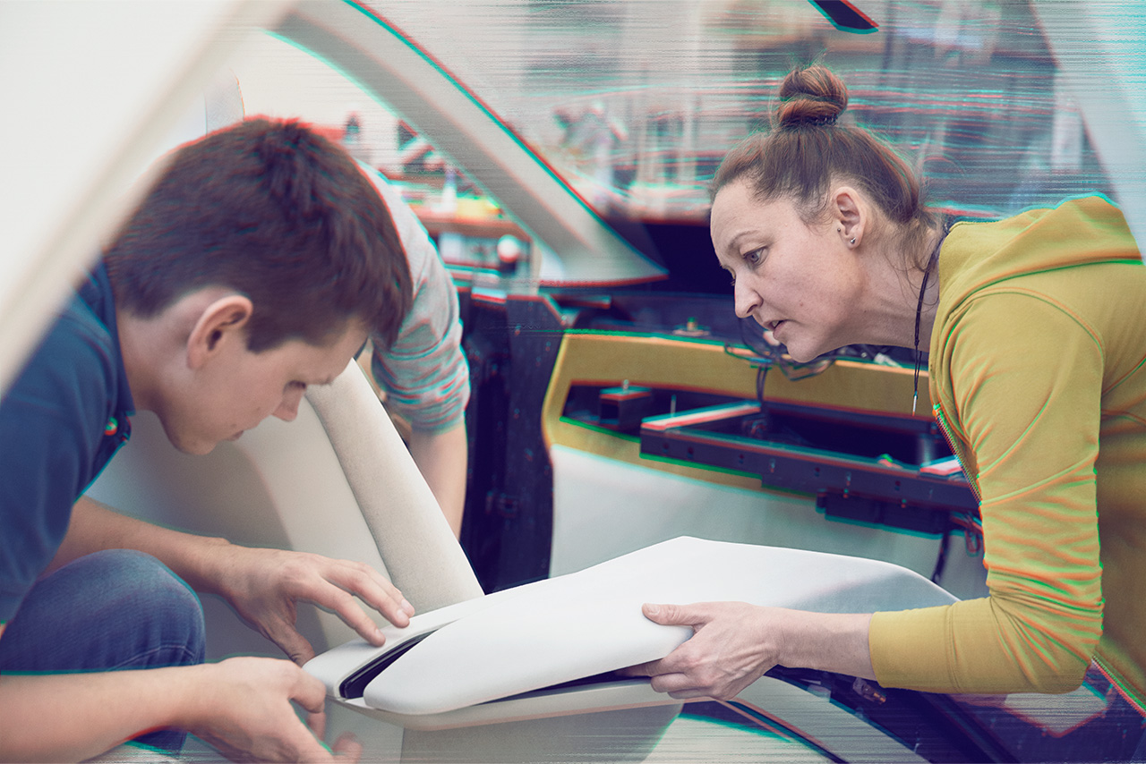 BMW Designworks Mitarbeiter beschäftigen sich mit der Innenausstattung der Neuen Klasse