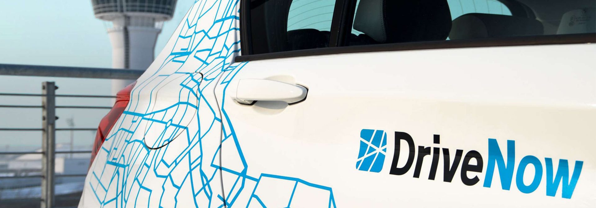 Die BMW Group enthüllt mit DriveNow eine neue Mobilitätsdienstleistung.
