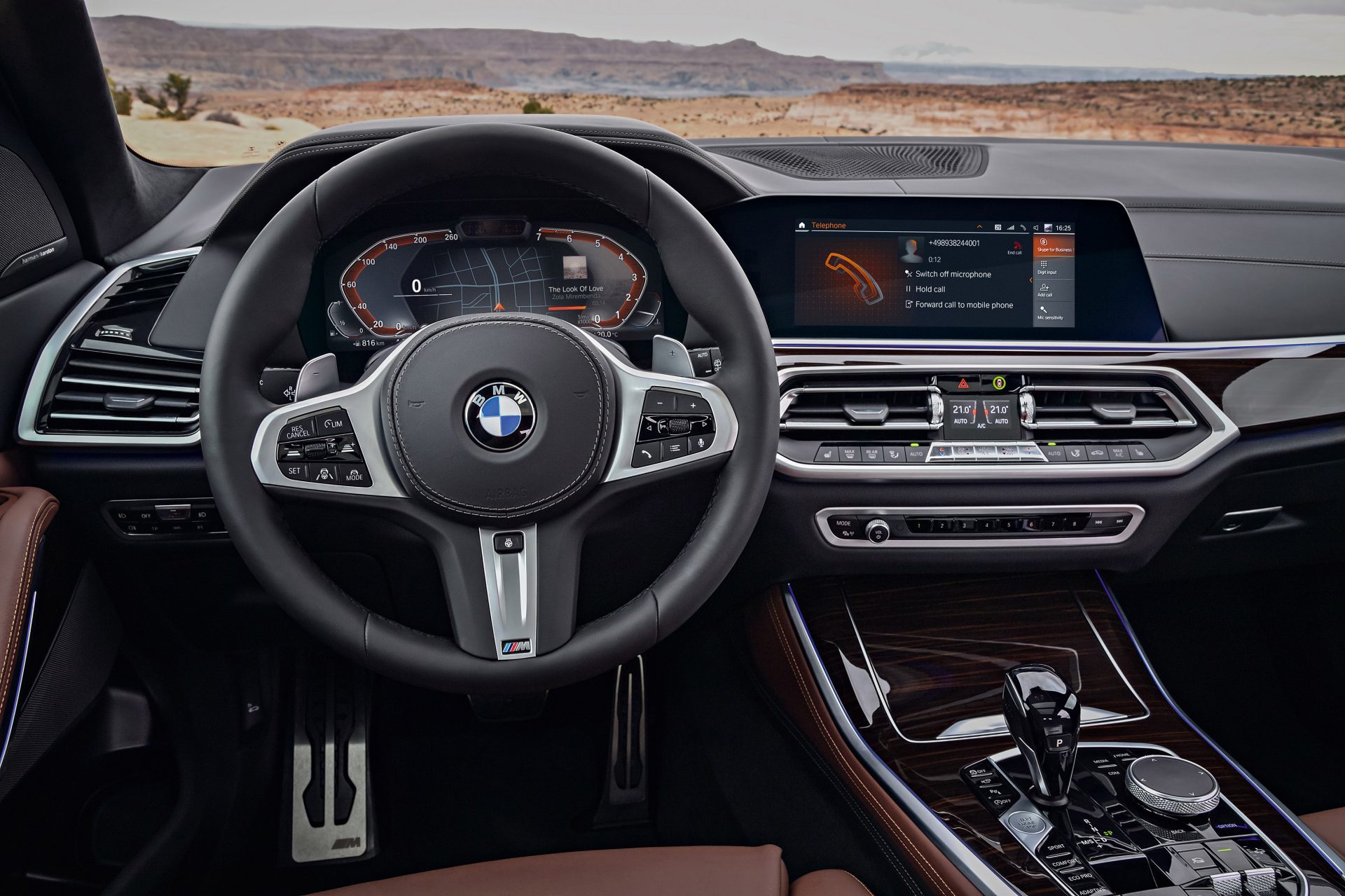 BMW iDrive with BMW Operating System 7.0 
