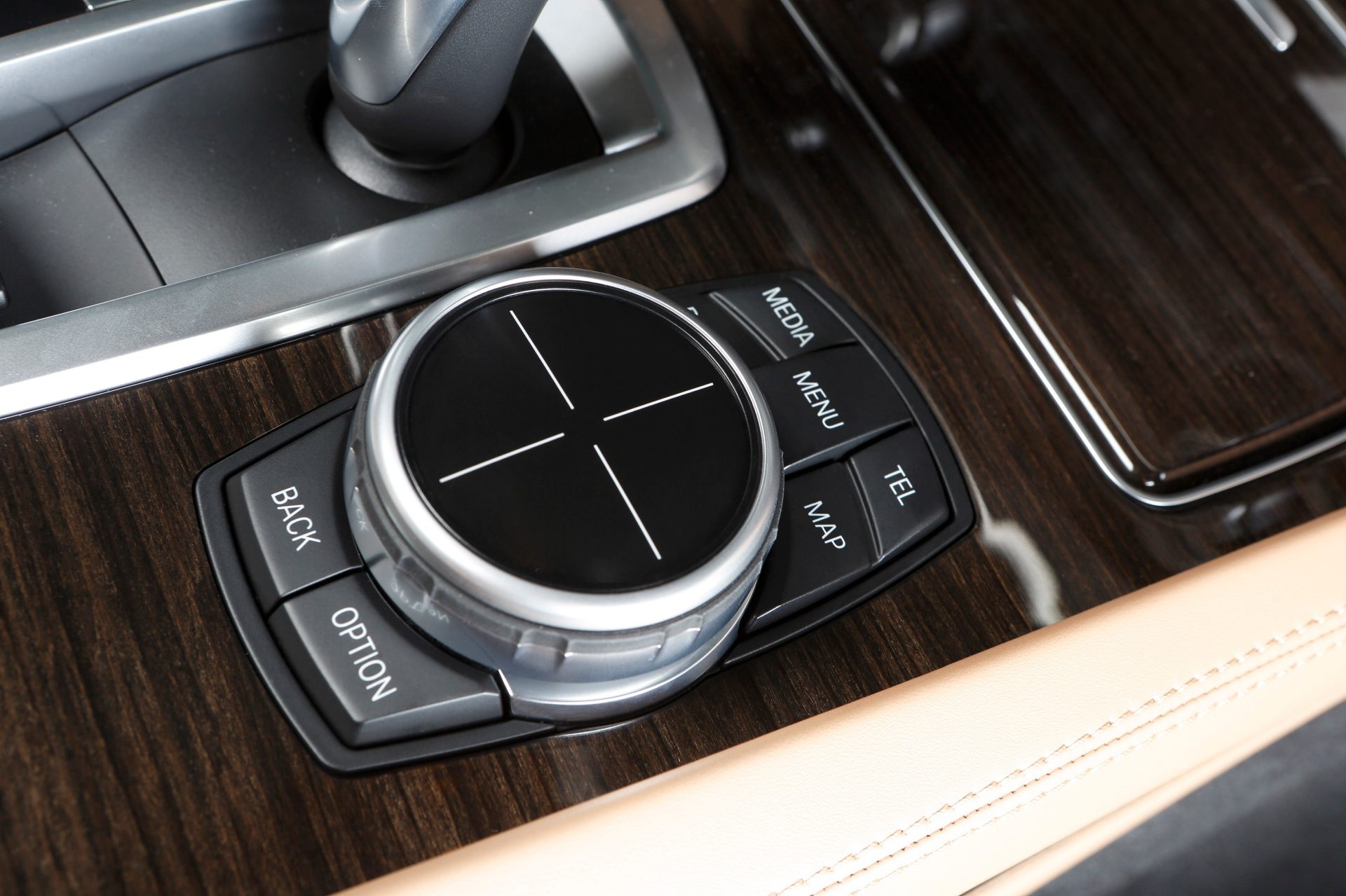 Direct selection buttons and touch controllers made the BMW iDrive even easier to use.